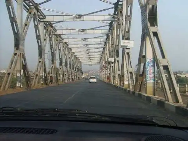 Bridge linking Kwara, Oyo states collapses